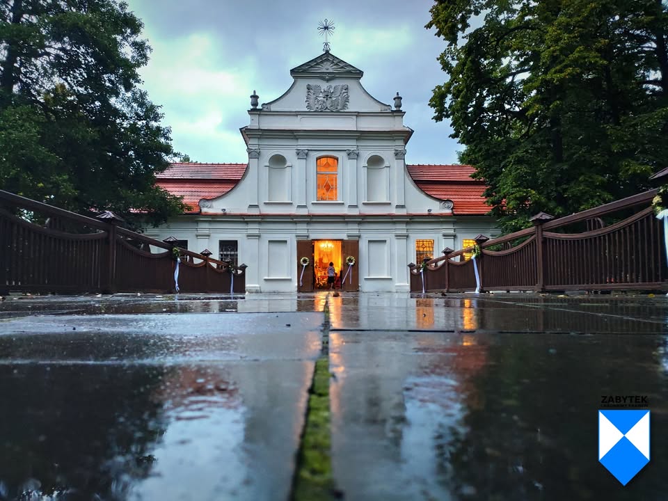 Kościół “na wodzie”.